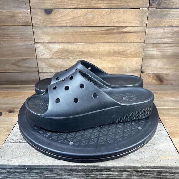 Crocs Sandals Womens Sz 7 Black Wide Strap Open Toe Platform Comfort Cushion - Picture 3 of 10